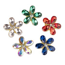 3D-Schmuck in einem Behälter mit bunten Blumen